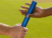 九游娱乐首页-赛道与球场的双重奏，F1街道赛焦点战与凯尔特人击溃老鹰的胜利哲学