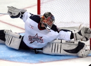 九游体育官方入口-赛道上的独舞者，布伦森在F1街道赛之夜的绝对统治