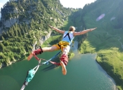 -波斯铁骑对阵尼斯之盾，阿尔瓦雷斯冠军级表现定义亚洲足球新篇章