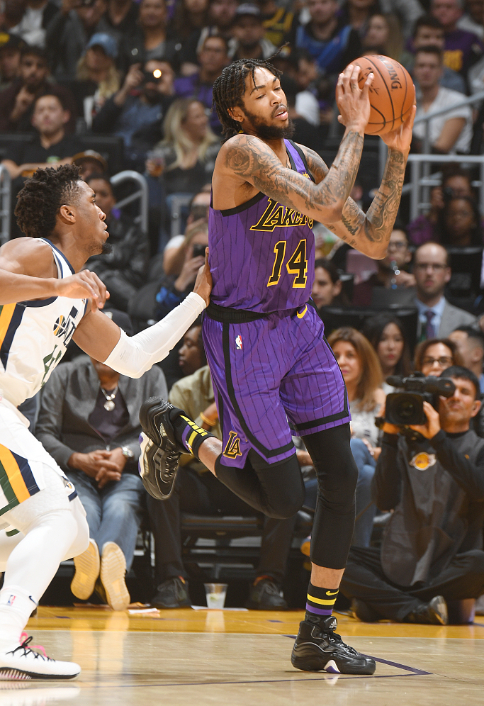 包含爵士主场连胜，气势如虹助力球队抗衡强队的词条