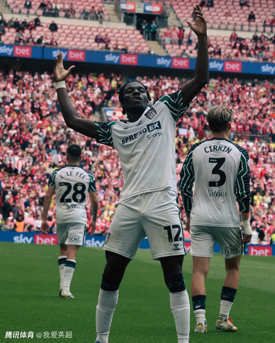 关于桑德兰球员宣布退役离开球队的信息