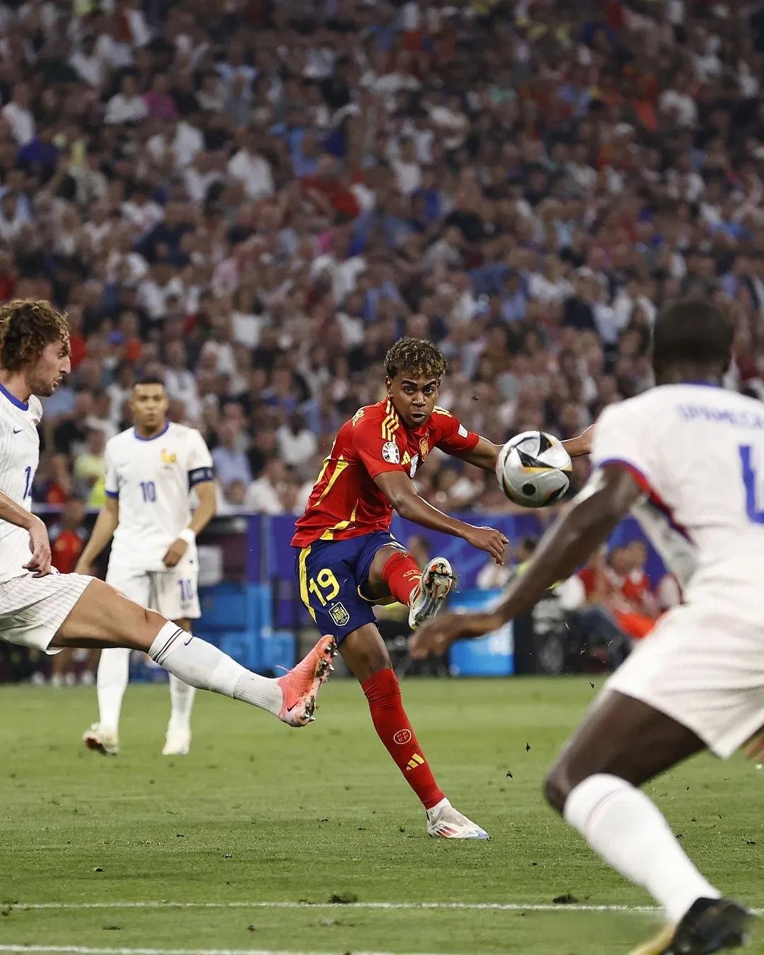 塞尔维亚队逆袭晋级，锁定欧洲杯名额