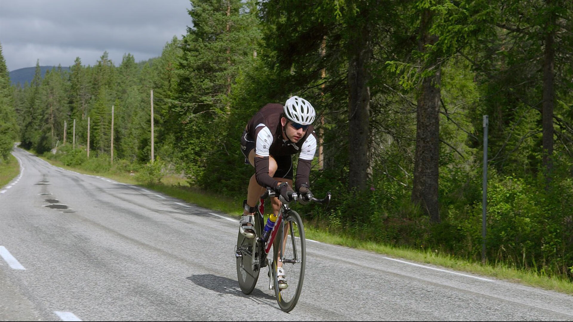 当东方冷门遇见西方接管，体育叙事中的唯一性时刻