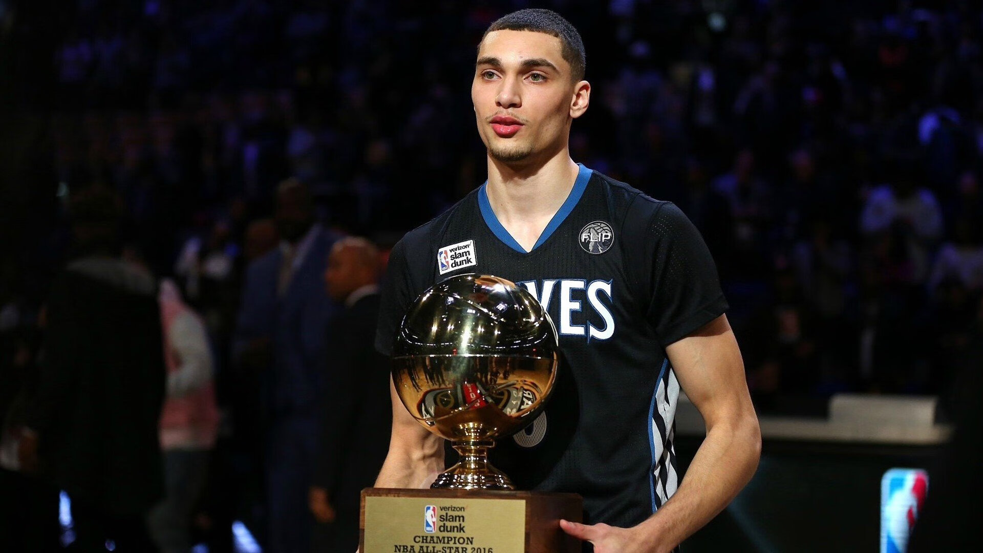 孤鹰振翅逆风翔，字母擎天定乾坤—论绝境中个体伟力的终极呈现