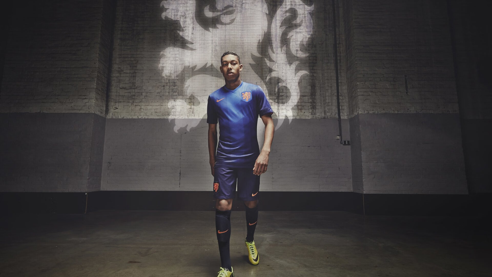 生死战中的绿茵诗人,阿尔瓦雷斯一剑封喉,曼城绝境中奏响爱尔兰凯歌